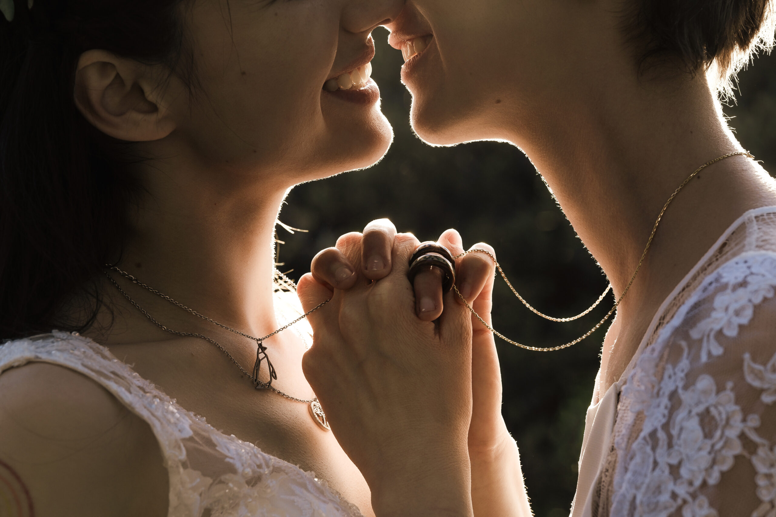 No&eacute;lyne Di Muzio photographie photographe de famille maternit&eacute; mariage couple &agrave; cavaillon Avignon salon de Provence pour des s&eacute;ances shootings mariage evjf couple famille b&eacute;b&eacute; nourrisson naissance Provence GOLDEN HOUR LGBTQIA+ LGBT