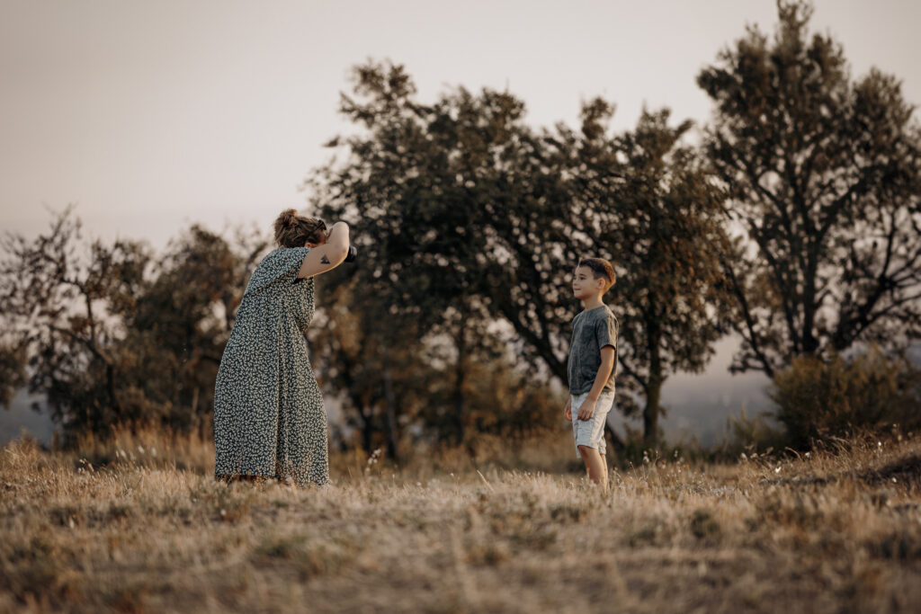 Noélyne Di Muzio photographie photographe de famille maternité mariage couple à cavaillon Avignon salon de Provence pour des séances shootings mariage evjf couple famille bébé nourrisson naissance Provence GOLDEN HOUR