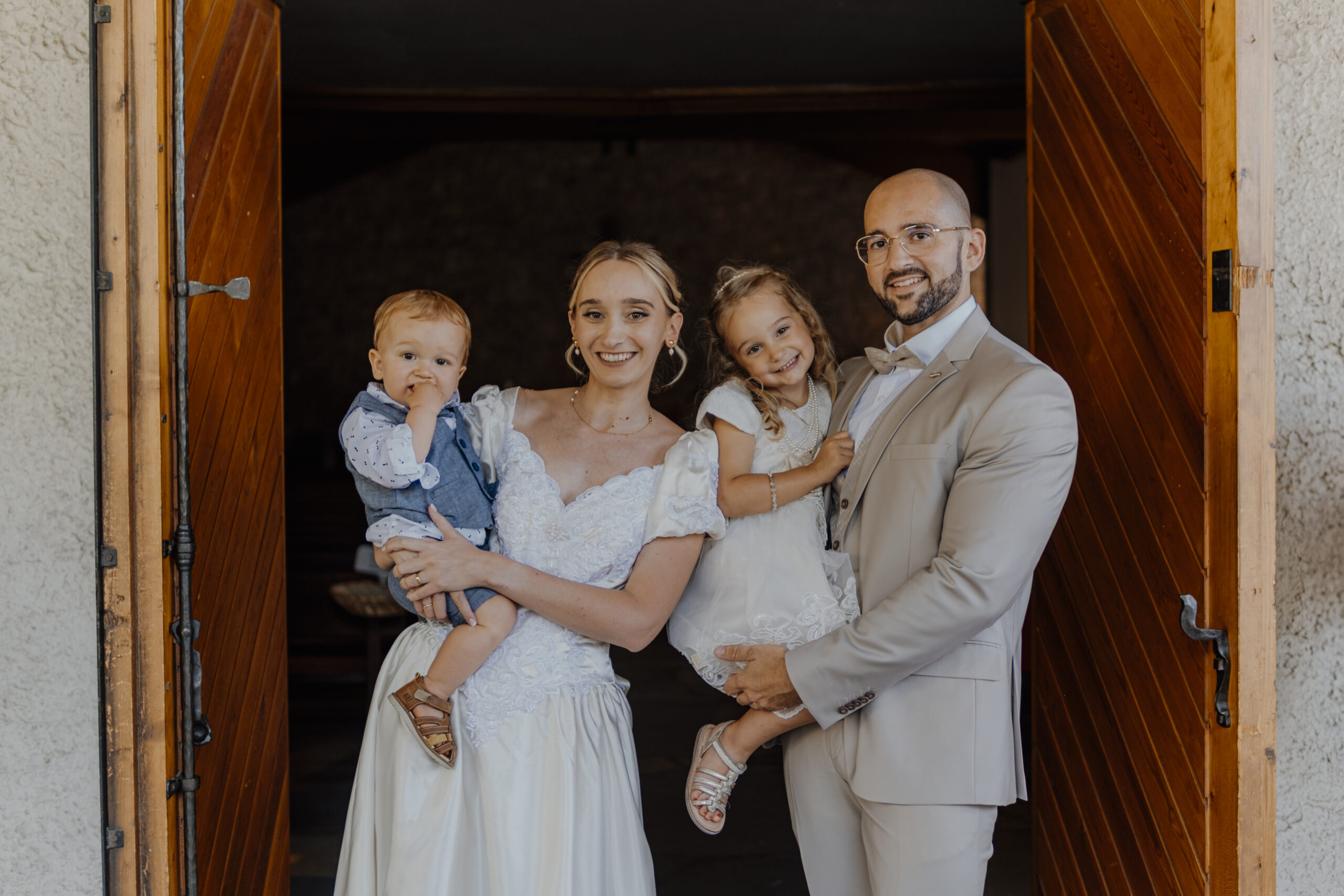 Noélyne Di Muzio photographie photographe de famille maternité mariage couple à cavaillon Avignon salon de Provence pour des séances shootings mariage evjf couple famille bébé nourrisson naissance Provence GOLDEN HOUR
